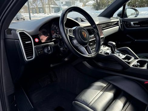 Used 2021 Porsche Cayenne AWD/4WD image 19