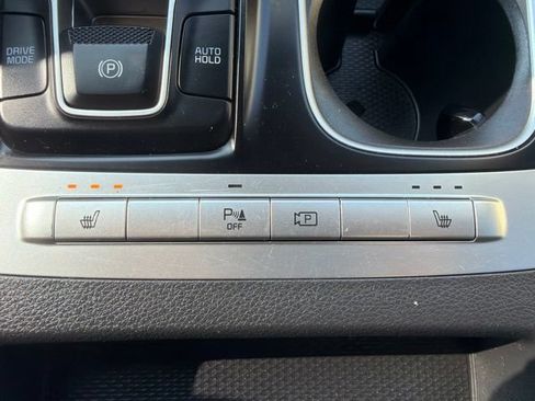 Used 2023 Kia Carnival LX FWD image 43