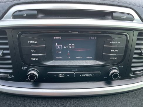 Used 2016 Kia Sorento LX w/ LX Convenience Package image 18