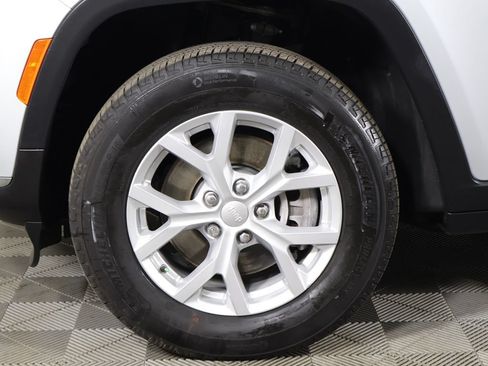 Used 2023 Jeep Grand Cherokee L Limited AWD/4WD image 25