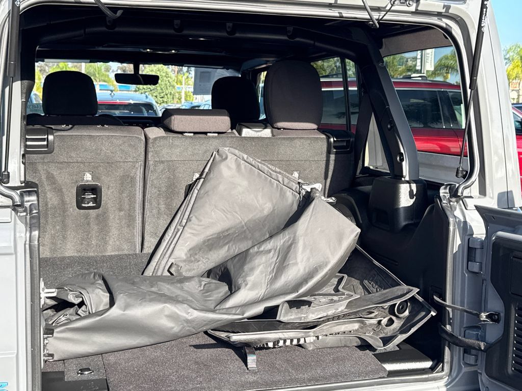 Certified 2023 Jeep Wrangler Unlimited w/ Sun & Screen Package AWD/4WD image 15