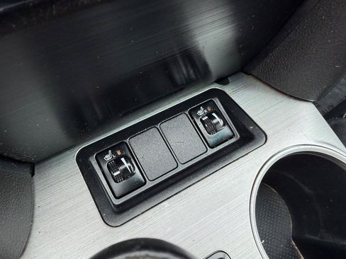 Used 2012 Toyota Camry SE FWD image 23