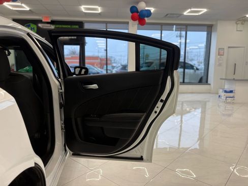 Used 2020 Dodge Charger SXT w/ Blacktop Package image 39