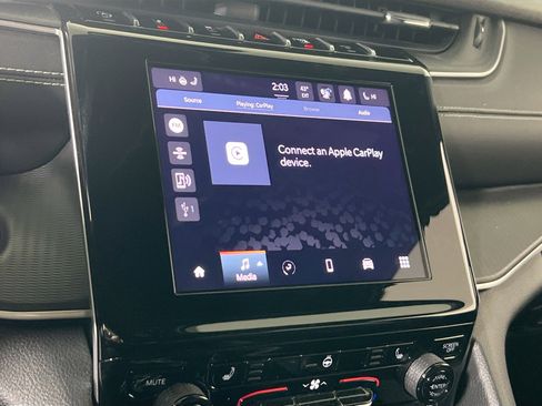 Used 2023 Jeep Grand Cherokee L Altitude image 14