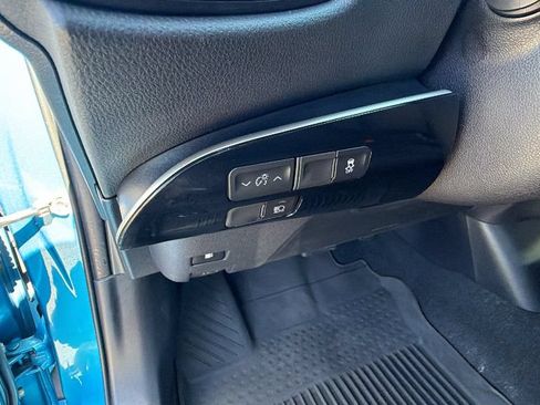 Used 2022 Toyota Prius L Eco FWD image 30