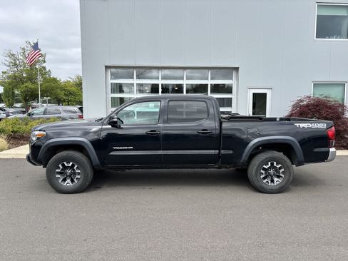 Used 2019 Toyota Tacoma TRD Off-Road AWD/4WD image 2