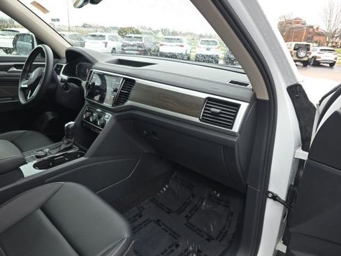 Used 2023 Volkswagen Atlas SE w/ Panoramic Sunroof Package image 9