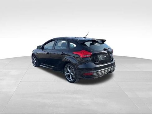 Used 2017 Ford Focus ST image 3