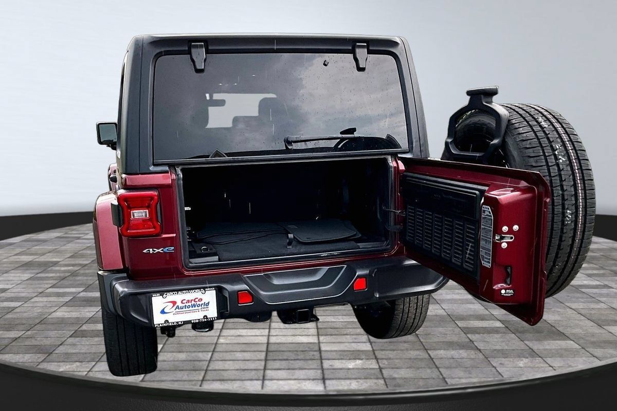 Used 2021 Jeep Wrangler Unlimited Sahara w/ Cold Weather Group AWD/4WD image 38