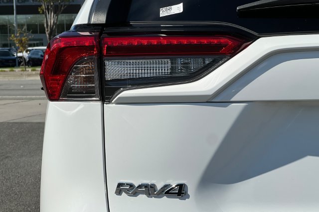 Used 2019 Toyota RAV4 XLE w/ Convenience Package FWD image 33