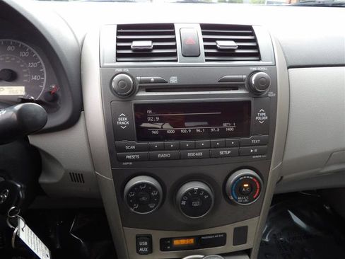 Used 2011 Toyota Corolla image 18