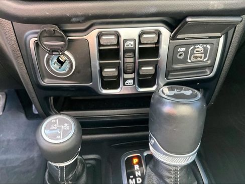 Used 2024 Jeep Wrangler Unlimited Sahara AWD/4WD image 35