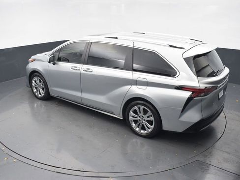 Used 2023 Toyota Sienna Platinum image 36