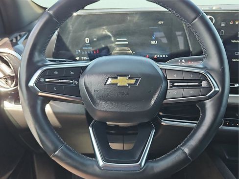 Used 2025 Chevrolet Equinox LT w/ Convenience Package II FWD image 17