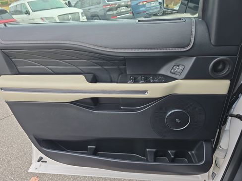 Used 2019 Ford Expedition Max Platinum image 29