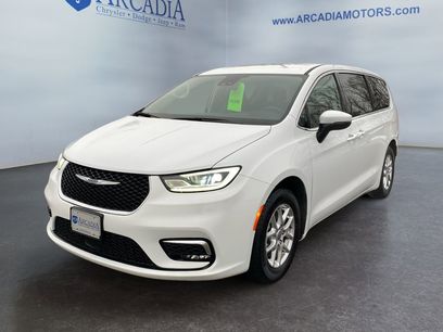 Used 2023 Chrysler Pacifica Touring-L