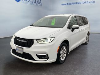 Used 2023 Chrysler Pacifica Touring-L video 1