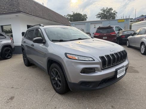 Used 2017 Jeep Cherokee Sport w/ Trailer Tow Group AWD/4WD image 8