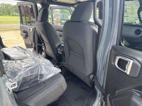 New 2025 Jeep Gladiator Willys image 29