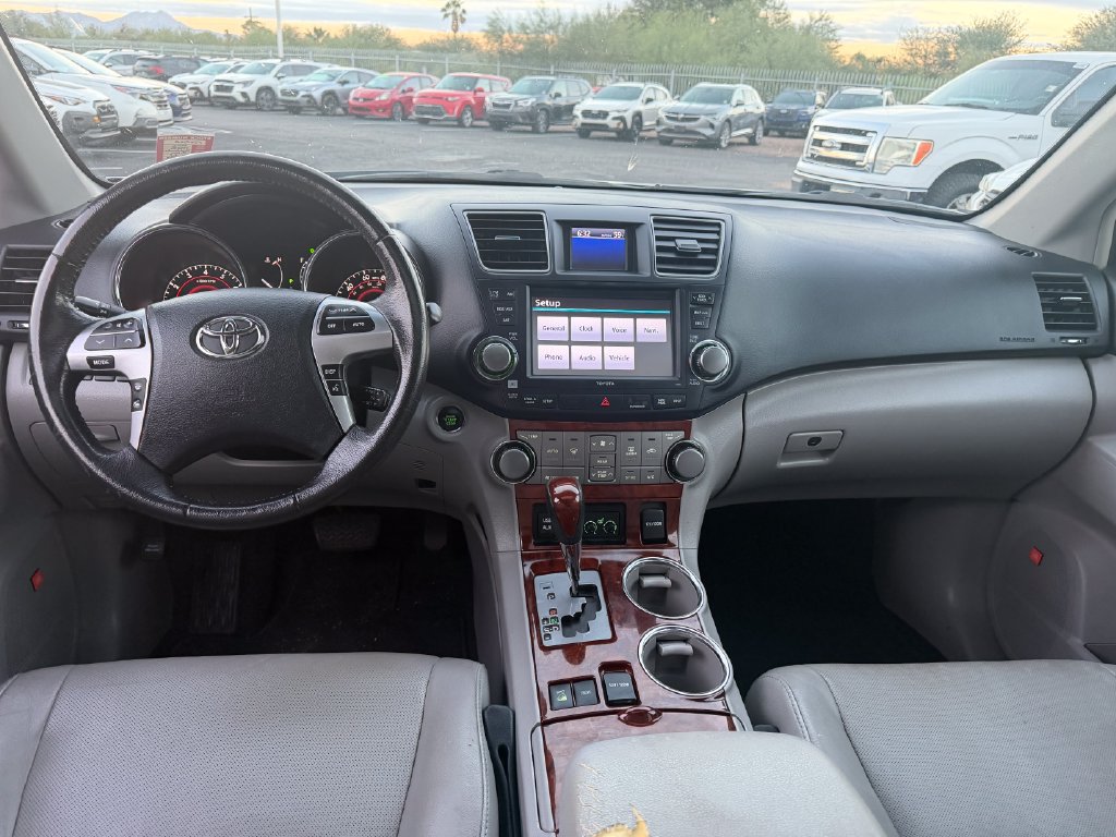 Used 2012 Toyota Highlander Limited w/ Tow Pkg AWD/4WD image 7