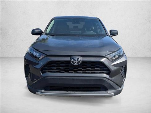 Used 2022 Toyota RAV4 LE FWD image 2