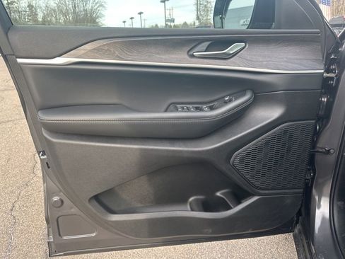 New 2026 Jeep Grand Cherokee Altitude image 12