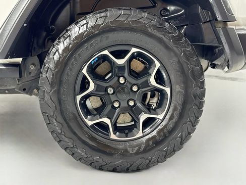 Used 2023 Jeep Wrangler Unlimited Rubicon 4xe w/ Cold Weather Group AWD/4WD image 10