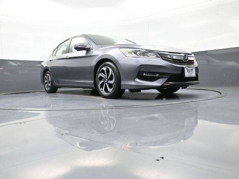Certified 2017 Honda Accord EX-L image 28