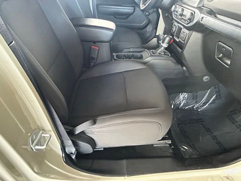 Used 2022 Jeep Gladiator Sport image 35