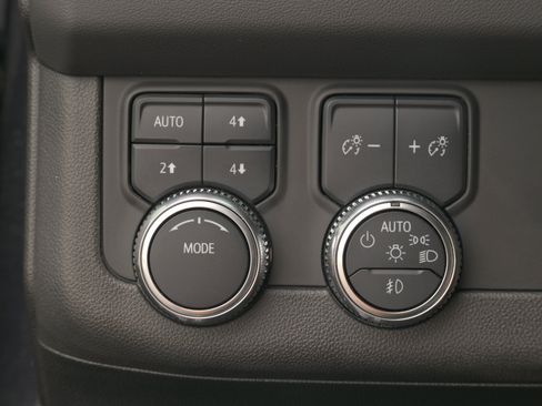 Used 2023 GMC Yukon AT4 w/ AT4 Premium Package AWD/4WD image 31