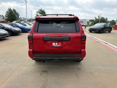 Used 2025 Toyota 4Runner SR5 AWD/4WD image 4