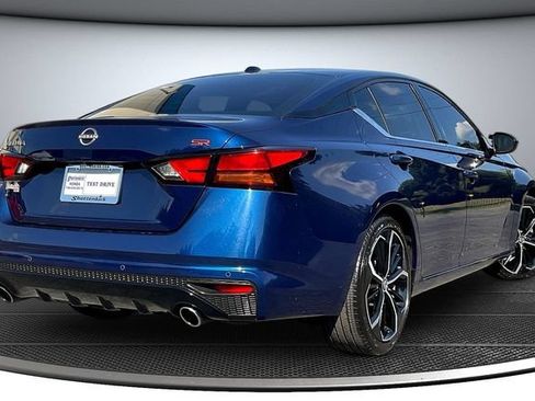 Used 2024 Nissan Altima 2.5 SR FWD image 5