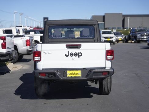 Used 2025 Jeep Gladiator Sport image 7
