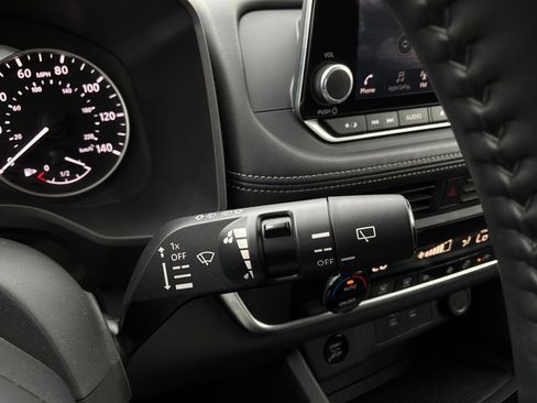Used 2025 Nissan Rogue SV FWD image 32