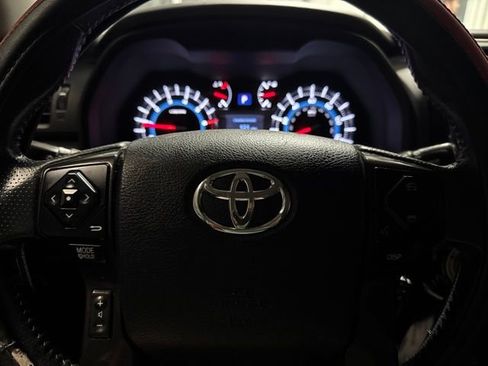 Used 2018 Toyota 4Runner TRD Off-Road w/ TRD Performance Package AWD/4WD image 13