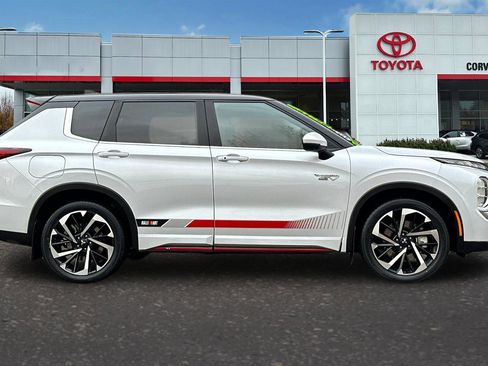 Used 2024 Mitsubishi Outlander Ralliart image 3