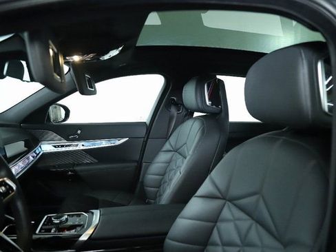 Used 2025 BMW 740i xDrive image 17