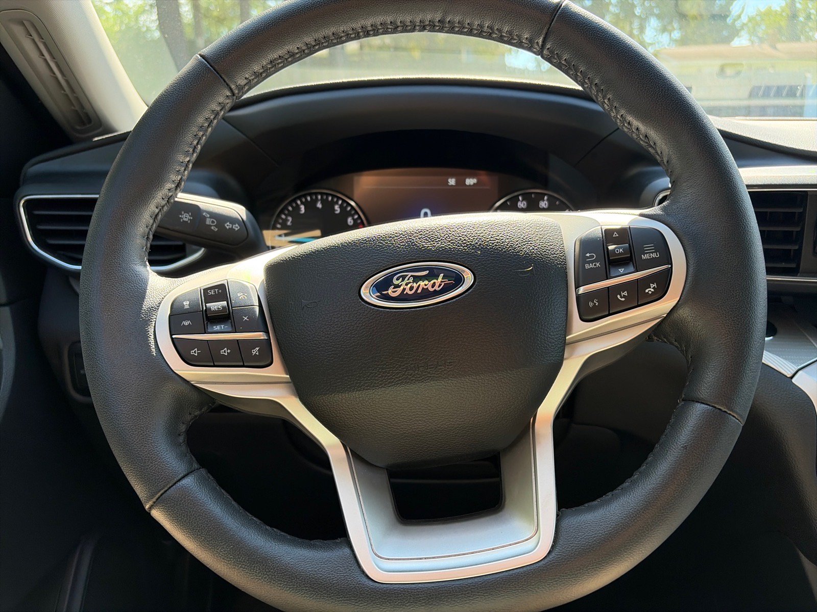Used 2023 Ford Explorer XLT w/ Equipment Group 202A AWD/4WD image 26
