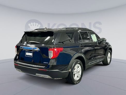 Used 2022 Ford Explorer XLT w/ Equipment Group 202A image 7