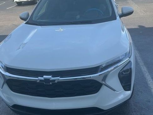 Certified 2025 Chevrolet Trax LS w/ LS Convenience Package image 1