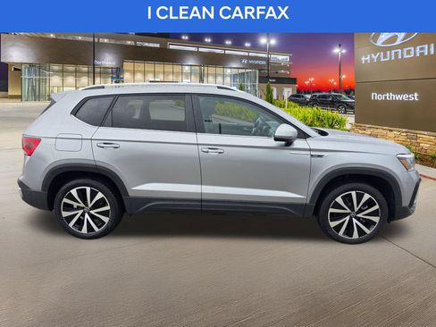 Used 2024 Volkswagen Taos SE FWD image 6