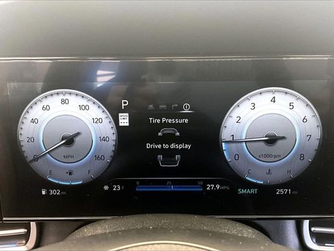 Certified 2025 Hyundai Elantra SEL image 22