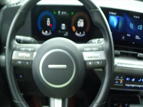 Used 2025 Hyundai Kona SEL image 18