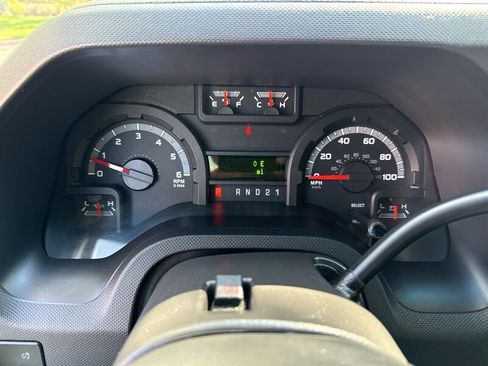 Used 2011 Ford E-350 and Econoline 350 XLT image 33