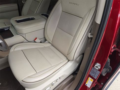 Used 2023 GMC Yukon Denali RWD image 12