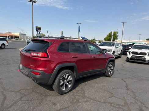 Used 2016 Jeep Cherokee Trailhawk w/ Cold Weather Group AWD/4WD image 6