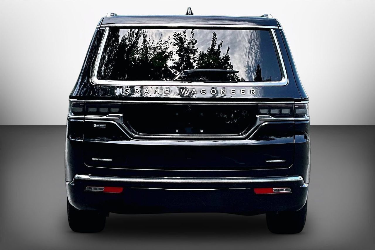 Used 2023 Jeep Grand Wagoneer Series II AWD/4WD image 7