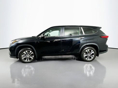 Used 2023 Toyota Highlander XLE image 4