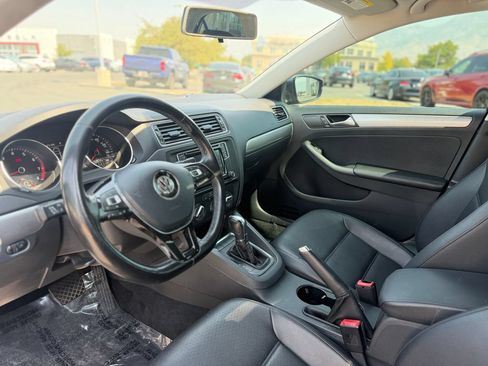 Used 2017 Volkswagen Jetta SE FWD image 11
