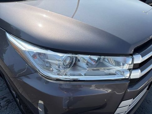 Used 2019 Toyota Highlander XLE AWD/4WD image 38